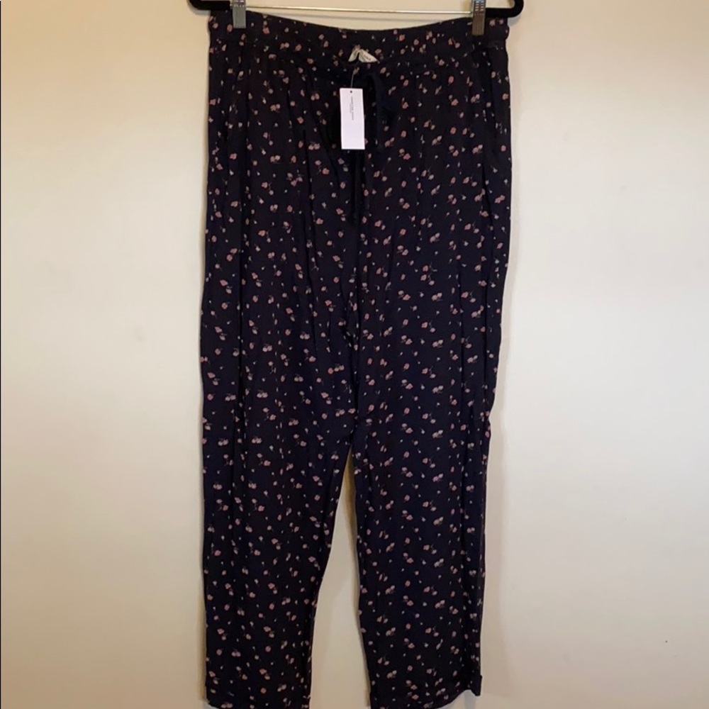 COPY - American Eagle Navy floral pants size XL